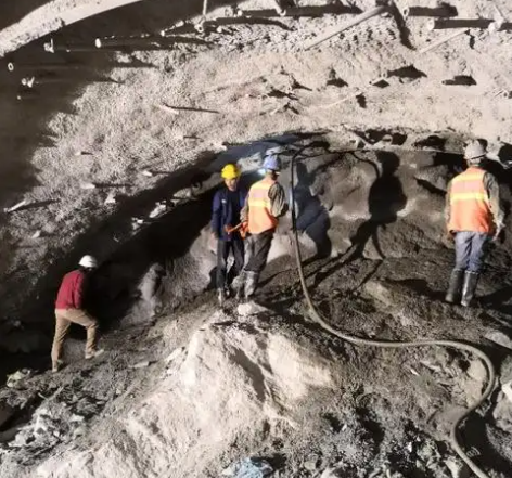 西安拱顶带模注浆料的施工流程及注意事项